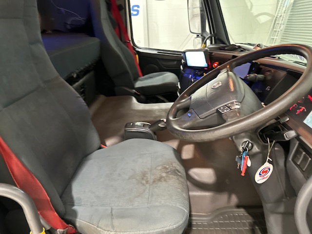 Volvo FM 450 Dropside Brick Grab Drawbar