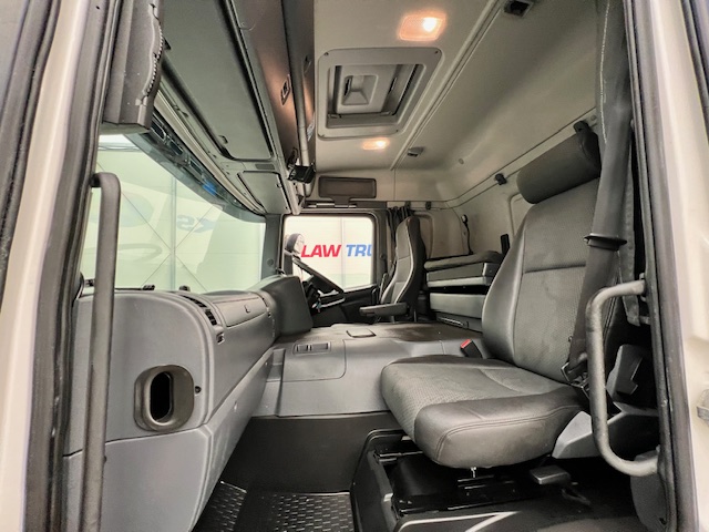 Scania P250 4×2 Sleeper Cab Fridge Box