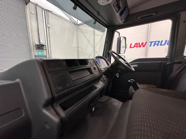 MAN TGL 12.220 Crew Cab Tilt and Slide