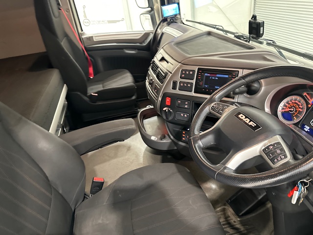 DAF XF 530 6×2 Midlift Tractor Unit