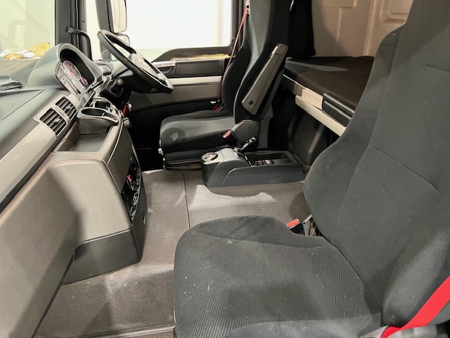 MAN TGM 18.250 4×2 Sleeper Cab Curtainsider