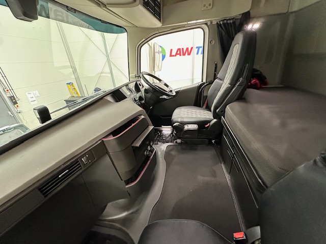 Volvo FH 500 6×2 Midlift Tractor Unit PTO
