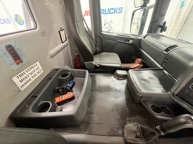 Scania G410 8×4 Rest Cab Hookloader Drawbar