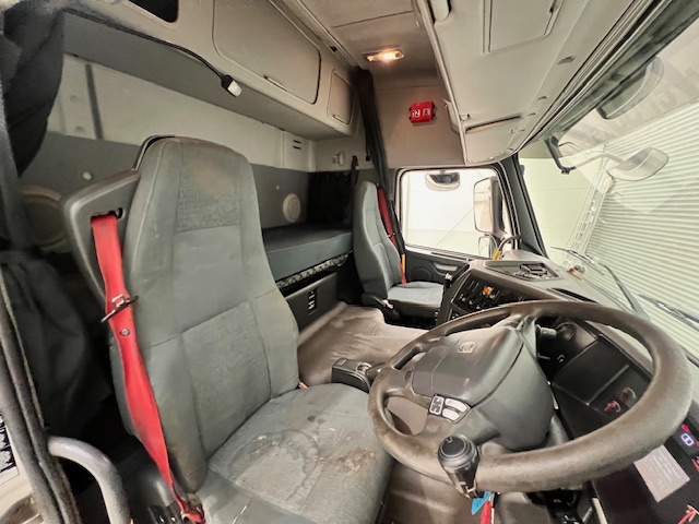 Volvo FM 450 Dropside Brick Grab Drawbar