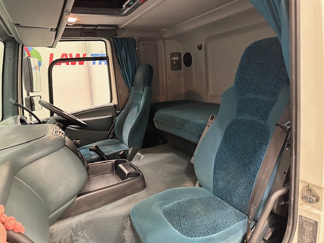 DAF CF65 220 Sleeper Cab Curtainsider Manual