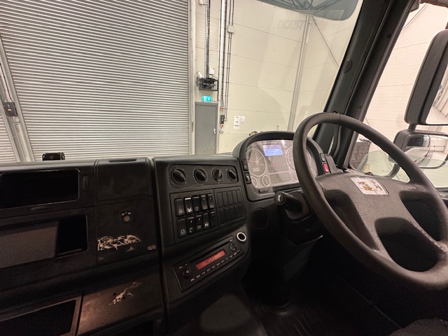 MAN TGL 12.220 Crew Cab Tilt and Slide