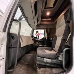 Renault Midlum 190 Sleeper Cab Box Van - thumbnail