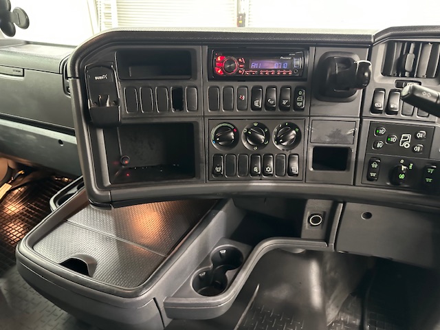 Scania R450 6×2 Rear Lift Highline Tractor Unit PTO