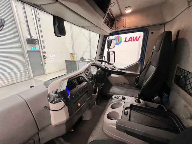 DAF LF 180 Day Cab Dropside with Tail Lift