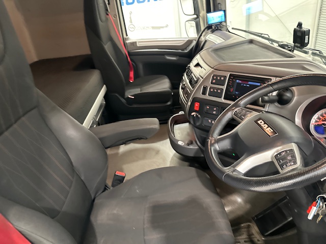 DAF XF 530 6×2 Midlift Tractor Unit