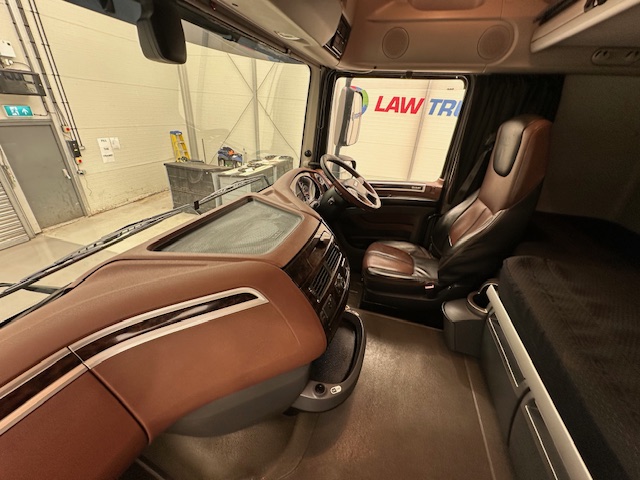 DAF XF 530 6×2 Midlift Tractor Unit