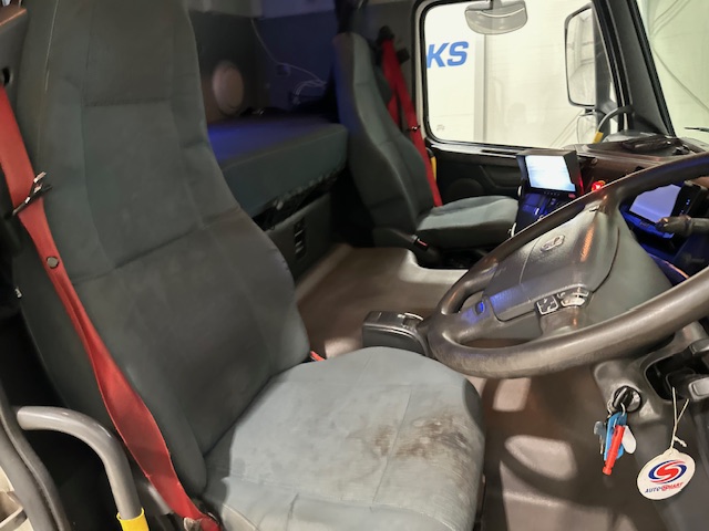 Volvo FM 450 Dropside Brick Grab Drawbar