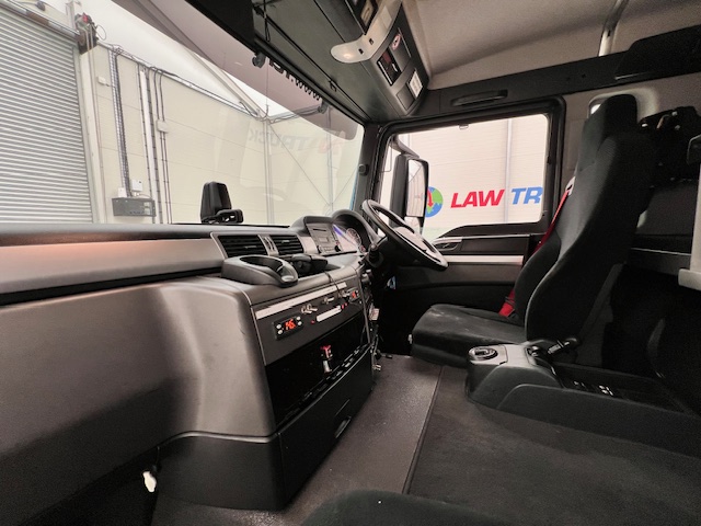 MAN TGS 26.320 6×2 Sleeper Cab Insulated Box Van
