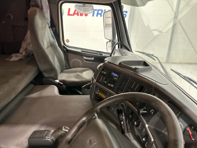 Volvo FM 300 6×2 Sleeper Cab Curtainsider