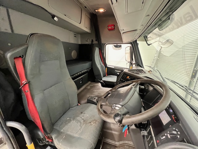 Volvo FM 450 Dropside Brick Grab Drawbar