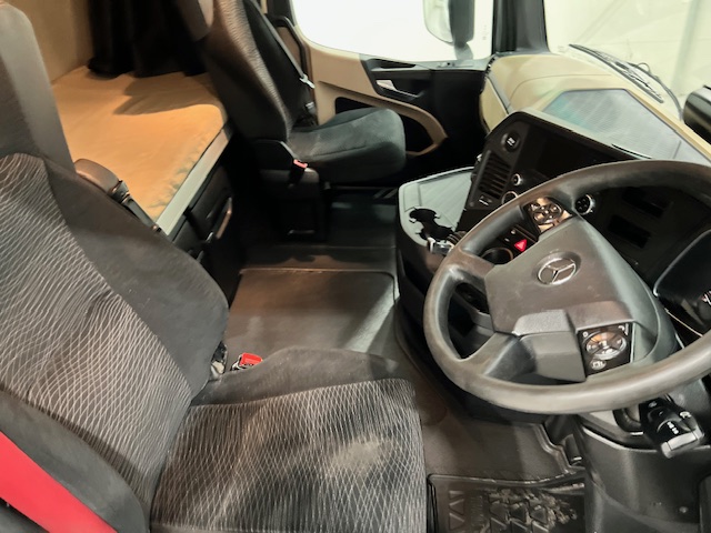 Mercedes Actros 2545 6×2 Midlift Tractor Unit