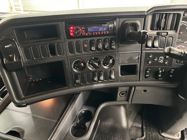 Scania R450 6×2 Rear Lift Highline Tractor Unit PTO