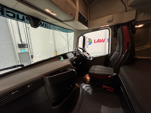 Volvo FH 500 6×2 Midlift Tractor Unit