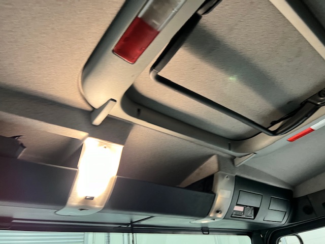 MAN TGM 18.250 4×2 Sleeper Cab Curtainsider