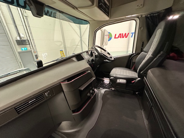 Volvo FH 500 6×2 Midlift Tractor Unit PTO