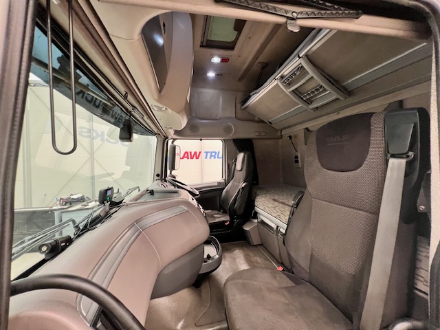 DAF XF 460 4×2 Super Space Cab Tractor Unit