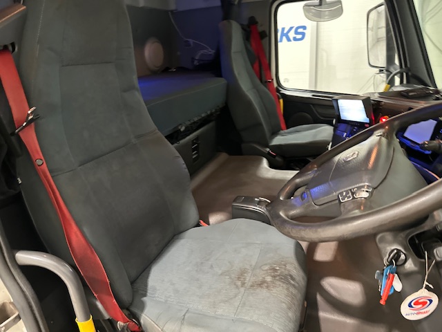 Volvo FM 450 Dropside Brick Grab Drawbar
