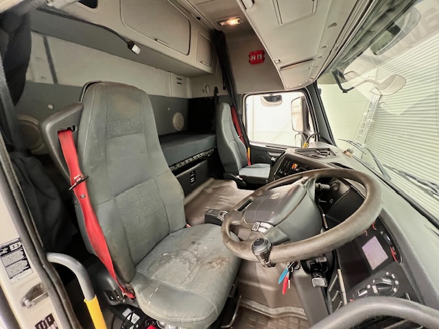 Volvo FM 450 Dropside Brick Grab Drawbar