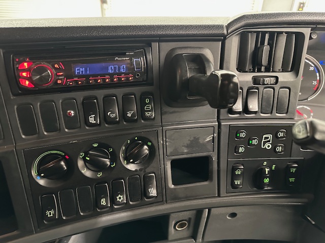 Scania R450 6×2 Rear Lift Highline Tractor Unit PTO
