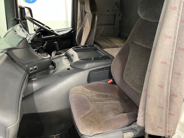 Scania 114 340 6×2 Sleeper Cab Beavertail