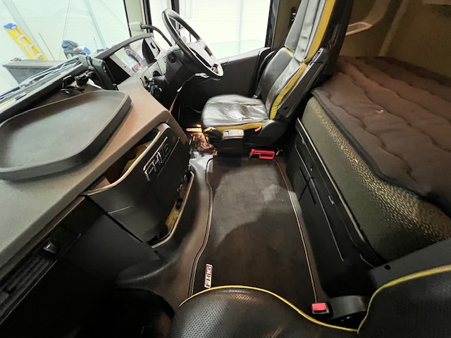 Volvo FH16 750 6×2 Midlift Tractor Unit