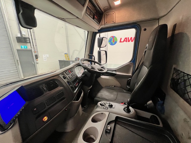 DAF LF 180 Day Cab Dropside with Tail Lift