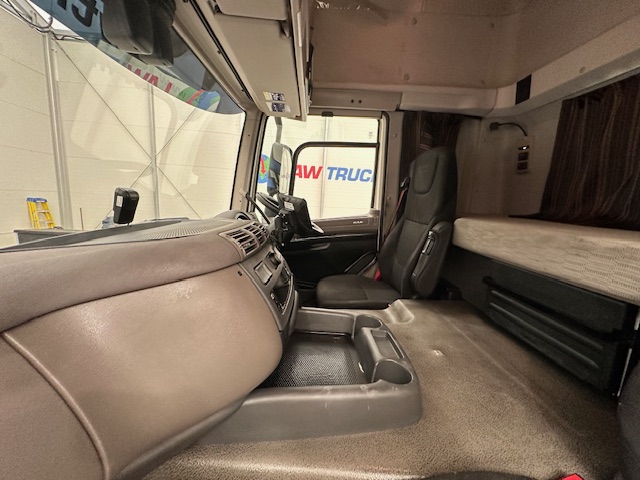 DAF CF 450 6×2 Space Cab Tractor Unit