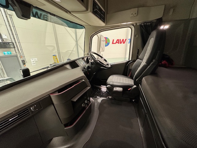 Volvo FH 500 6×2 Midlift Tractor Unit PTO