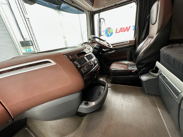 DAF XF 530 6×2 Midlift Tractor Unit