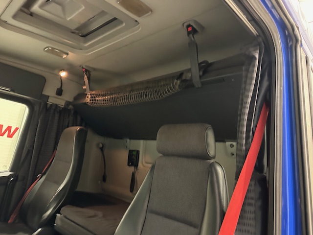 Scania R420 6×2 Rear Lift Brick Grab Drawbar