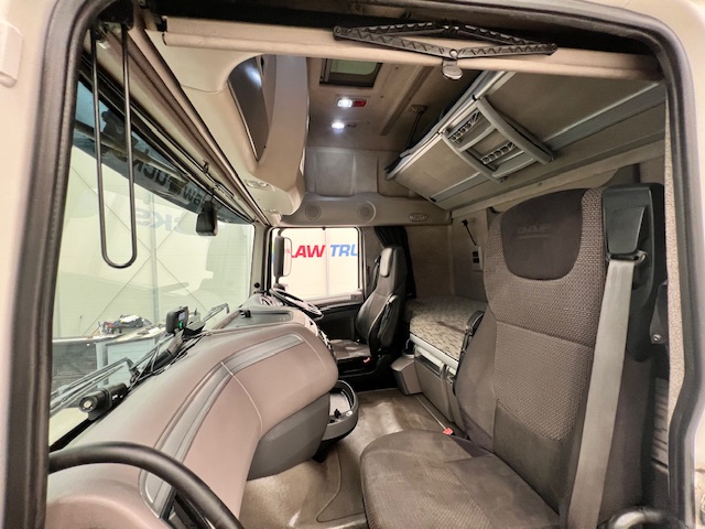 DAF XF 460 4×2 Super Space Cab Tractor Unit