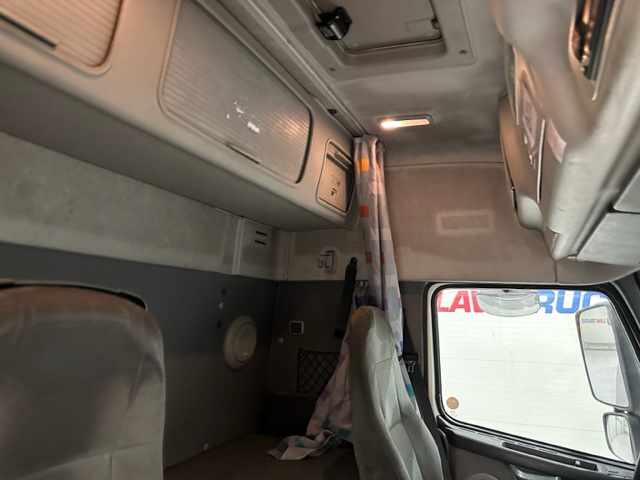 Volvo FM 300 6×2 Sleeper Cab Curtainsider