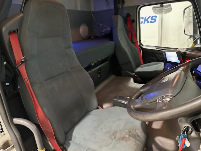 Volvo FM 450 Dropside Brick Grab Drawbar