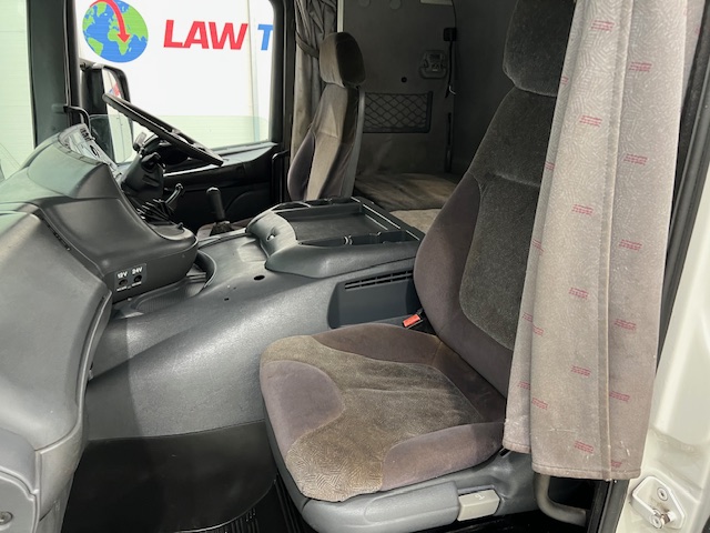 Scania 114 340 6×2 Sleeper Cab Beavertail