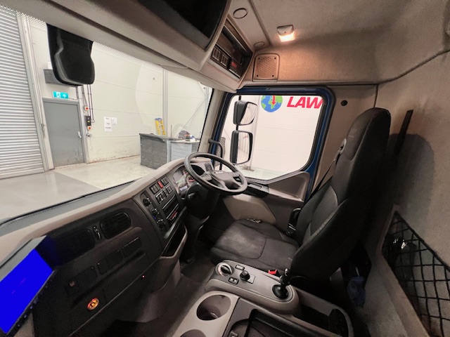 DAF LF 180 Day Cab Dropside with Tail Lift