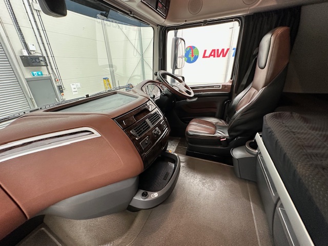 DAF XF 530 6×2 Midlift Tractor Unit