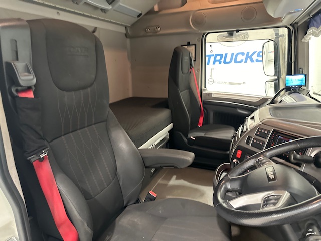 DAF XF 530 6×2 Midlift Tractor Unit