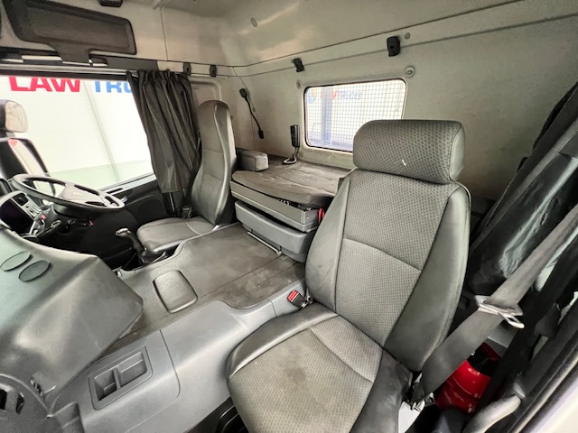 Scania P370 8×4 Sleeper Cab Skip Loader