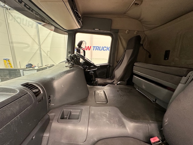 Scania P420 8×4 Sleeper Cab Vacuum Tanker