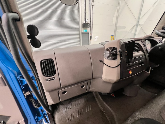DAF LF 180 Day Cab Dropside with Tail Lift