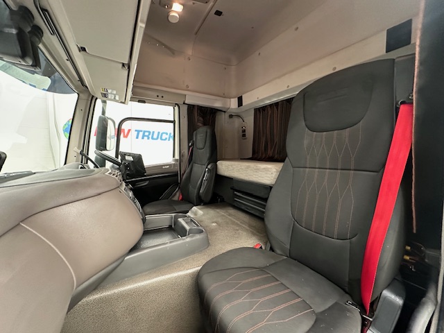 DAF CF 450 6×2 Space Cab Tractor Unit