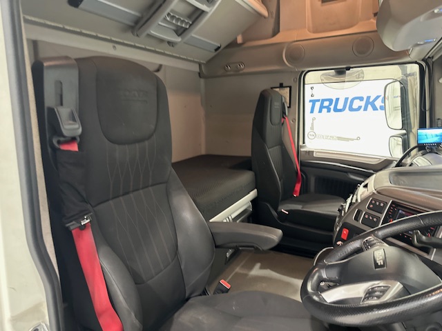DAF XF 530 6×2 Midlift Tractor Unit