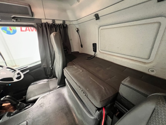 Scania P320 6×2 10 Tyre Sleeper Cab Dropside