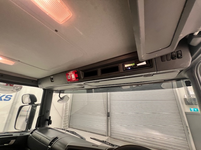 Scania G410 8×4 Rest Cab Hookloader Drawbar