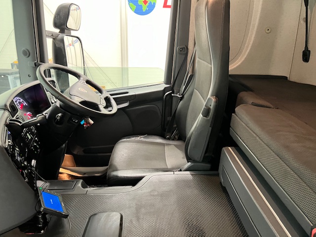 Scania P280 6×2 10 Tyre Rear Lift Curtainsider